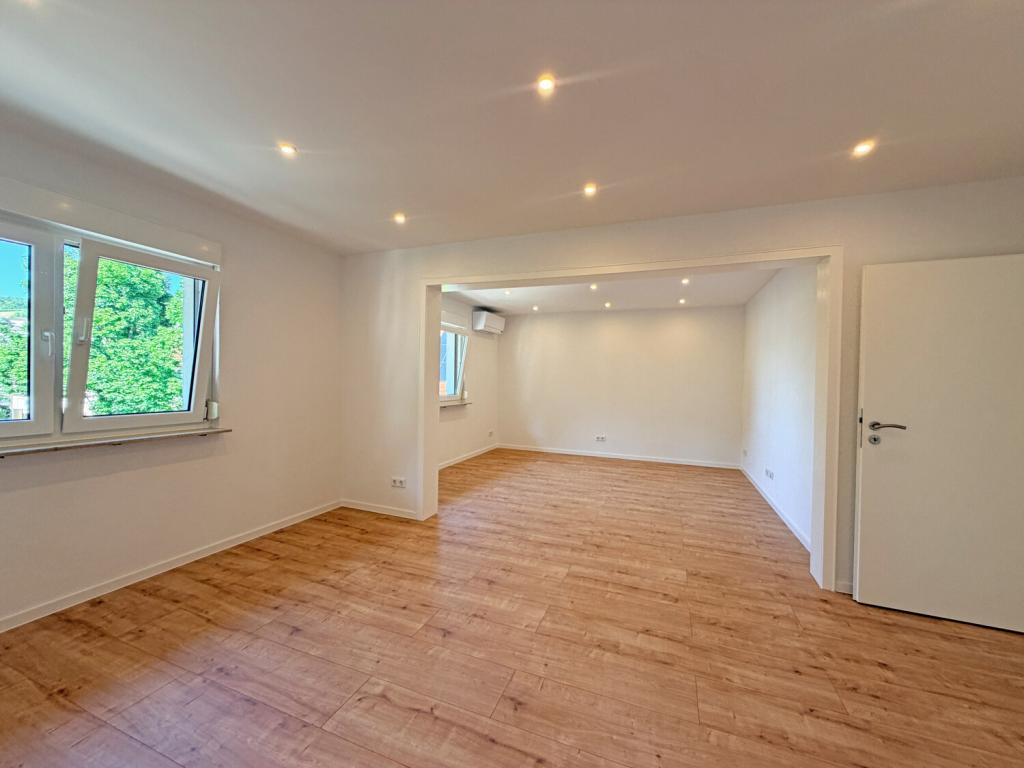 Erstbezug nach Kernsanierung – Stilvolle 3-Zimmer-Wohnung mit Balkon und Stellplatz - Photo 3
