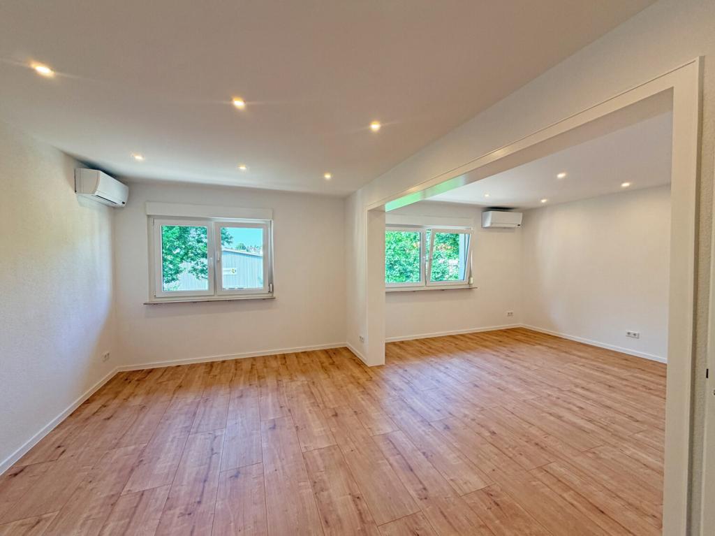 Erstbezug nach Kernsanierung – Stilvolle 3-Zimmer-Wohnung mit Balkon und Stellplatz - Photo 2