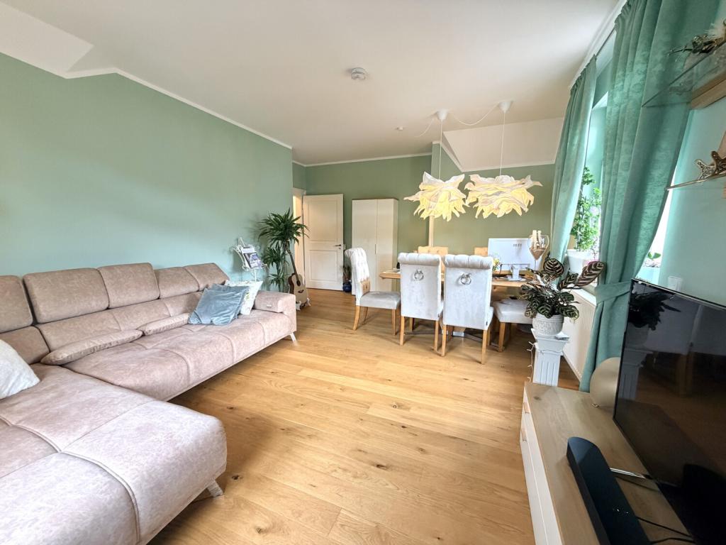 Charmante Dachgeschosswohnung in historischer Stadtvilla mit Balkon – ab sofort bezugsfrei - Foto 1