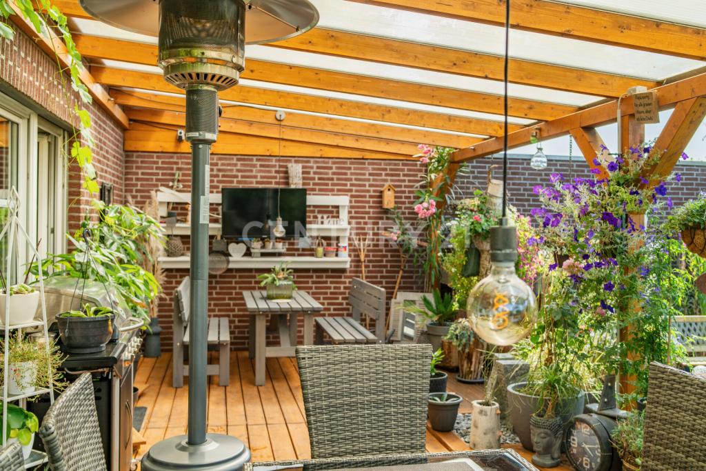 großzügige Terrasse