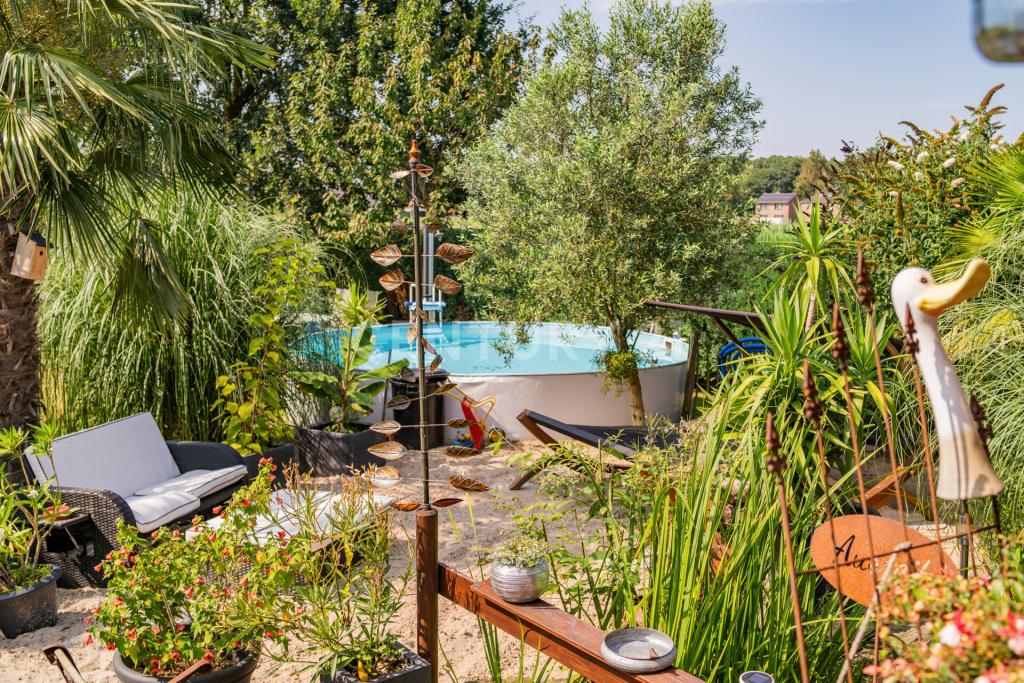 Blick zum Pool