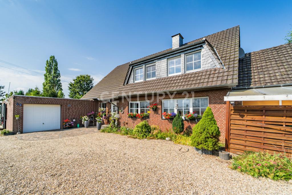 Außenansicht + Garage