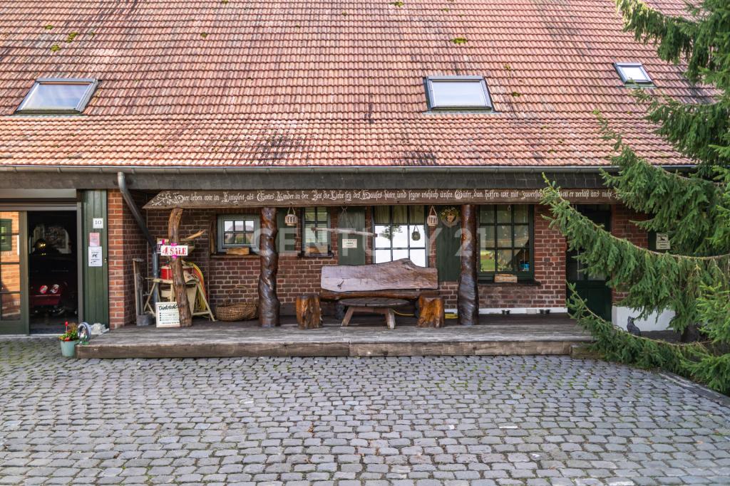 die Überdachte Veranda am Eingangsbereich