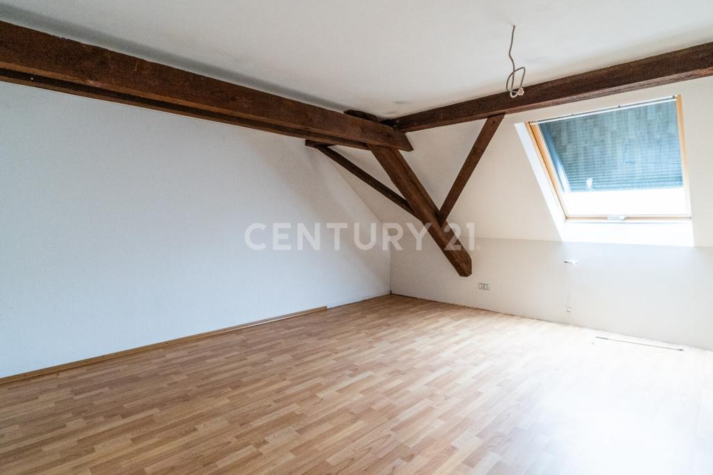ein weiteres, helles Schlafzimmer