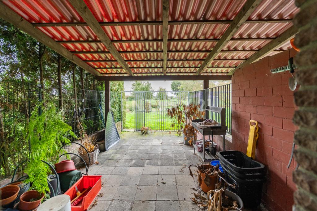 überdachter Gartenbereich