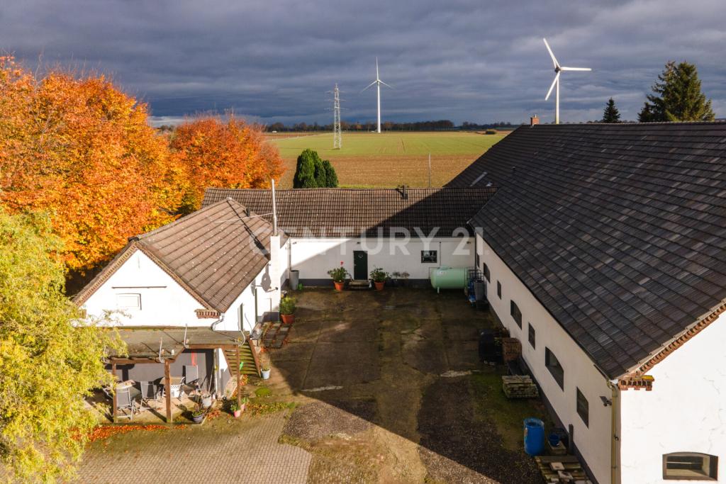 Luftaufnahme Rückansicht/Innenhof der Immobilie