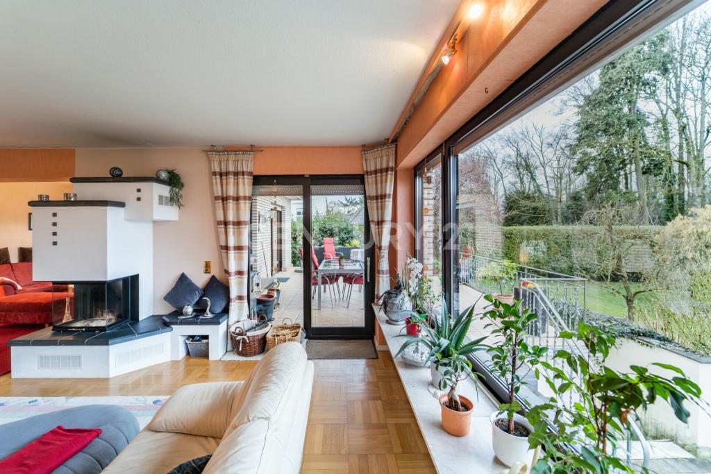 hochwertiger Kamin im Wohnzimmer