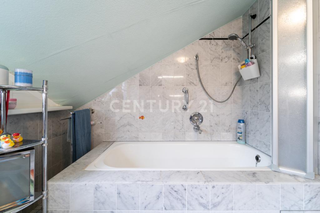 Badezimmer (OG)