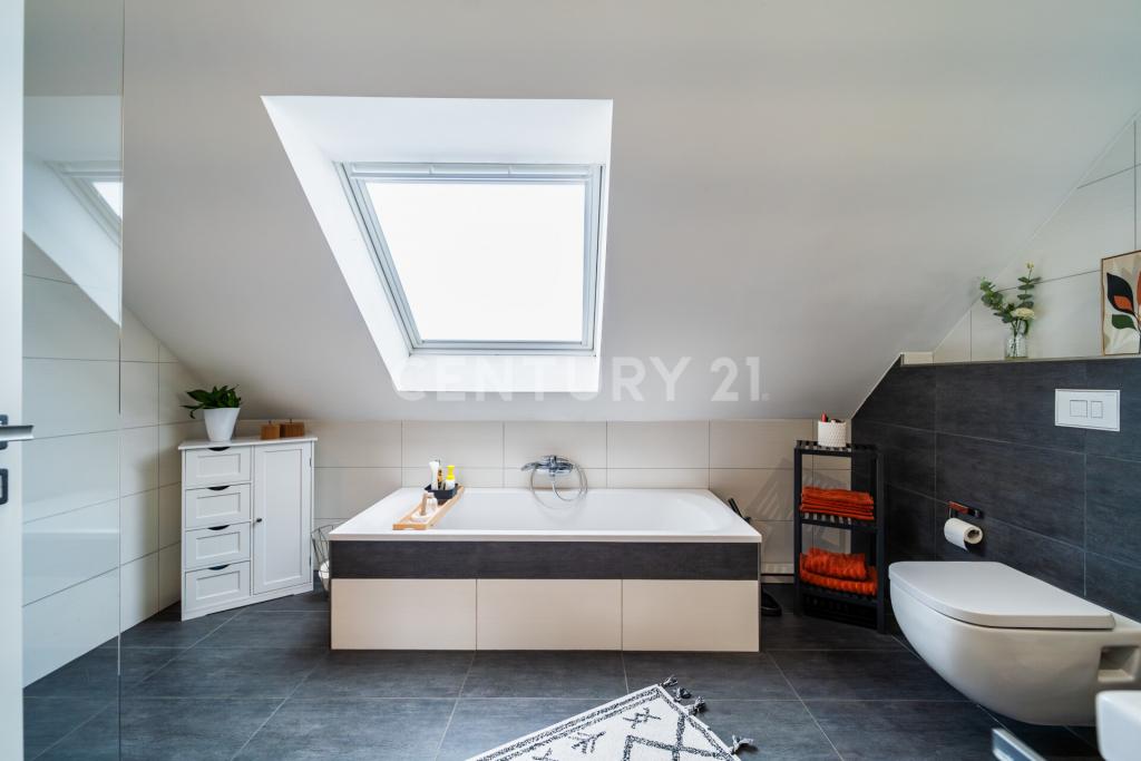 Tageslichtbadezimmer (OG)