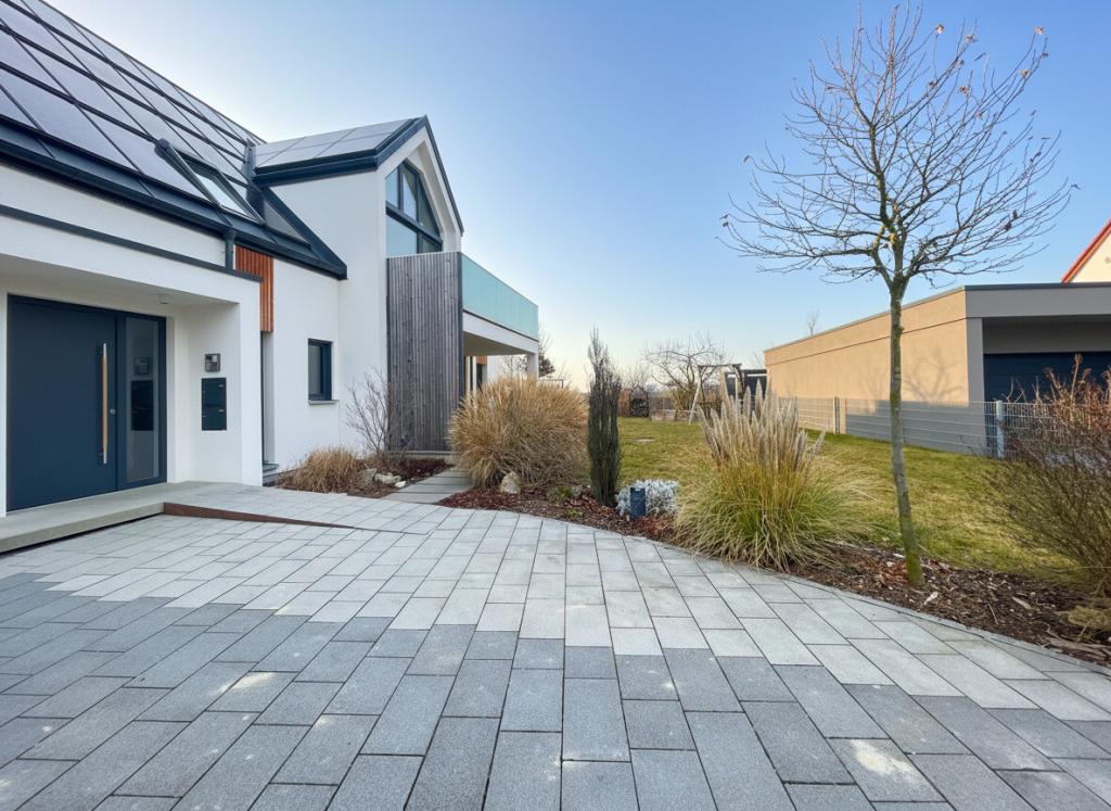 Luxuriöse Erdgeschoßwohnung in Bestlage – mit Terrasse, Garten, Garage & Stellplatz - Photo 1