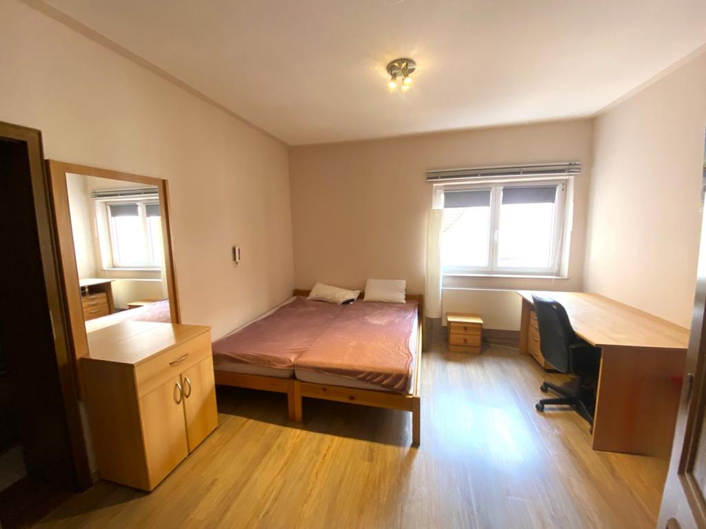 Kurzzeitmiete: Möbliertes Zimmer inklusive Gemeinschaftsküche und Gemeinschaftsbadezimmer - Photo 2