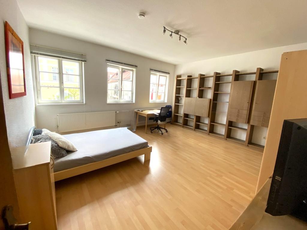 Kurzzeitmiete: Möbliertes Zimmer inklusive Gemeinschaftsküche und Gemeinschaftsbadezimmer - Photo 2