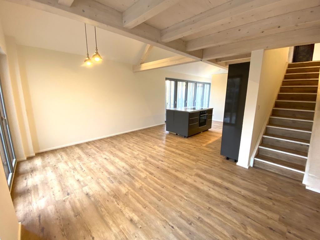 Rarität! - Stilvolle Kasarm mit 3,5 Zimmern, offenem Wohnkonzept, Terrasse & Gartennutzung - Photo 2