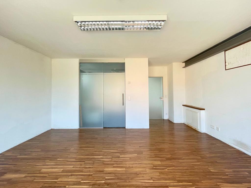 Repräsentative Premium-Gewerbefläche mit Garage, Stellplatz und spektakulärer Dachterrasse - Photo 3