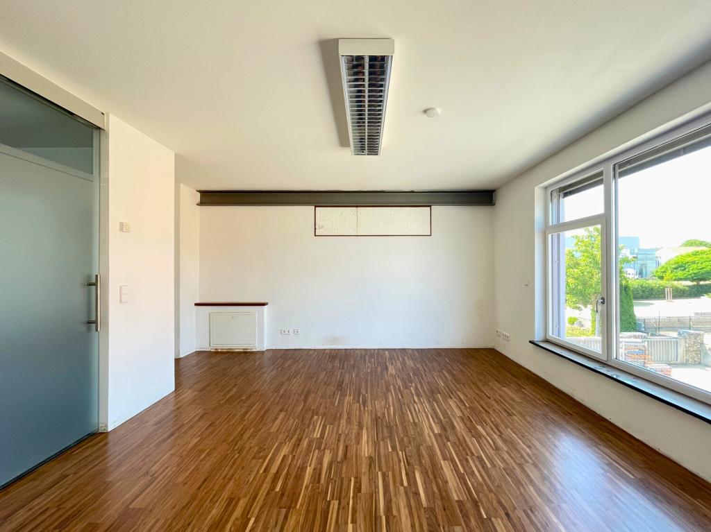 Repräsentative Premium-Gewerbefläche mit Garage, Stellplatz und spektakulärer Dachterrasse - Photo 2