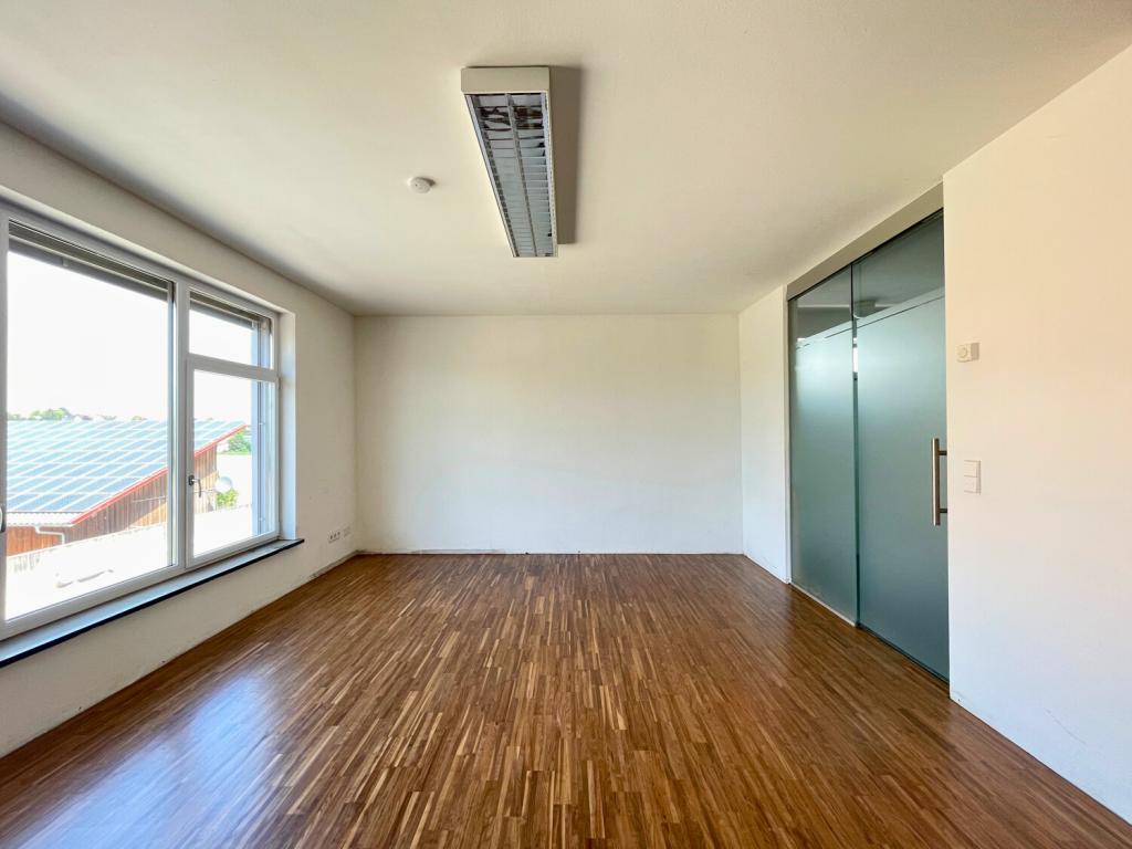 Repräsentative Premium-Gewerbefläche mit Garage, Stellplatz und spektakulärer Dachterrasse - Photo 4