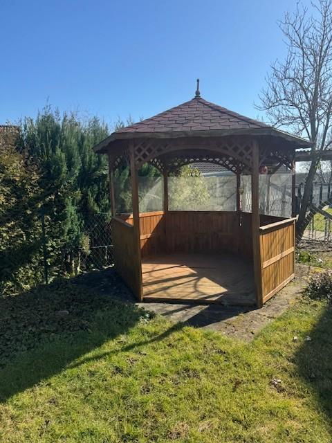 Teehäuschen im Garten