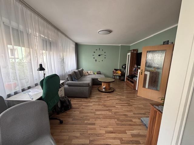 Blick Esszimmer ins Wohnzimmer