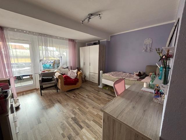 Schlafzimmer 1 m. Zugang Balkon