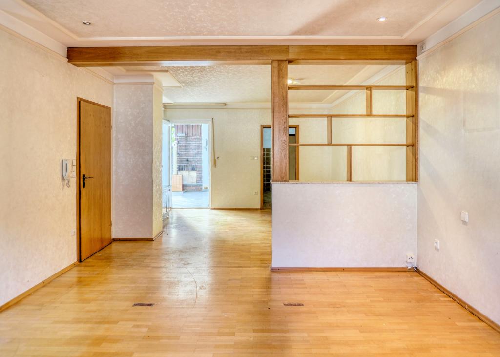 von Wohnzimmer in Esszimmer