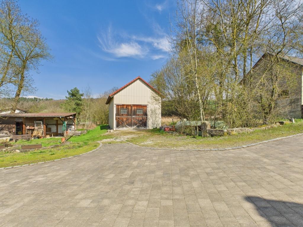 Schuppen und Garage