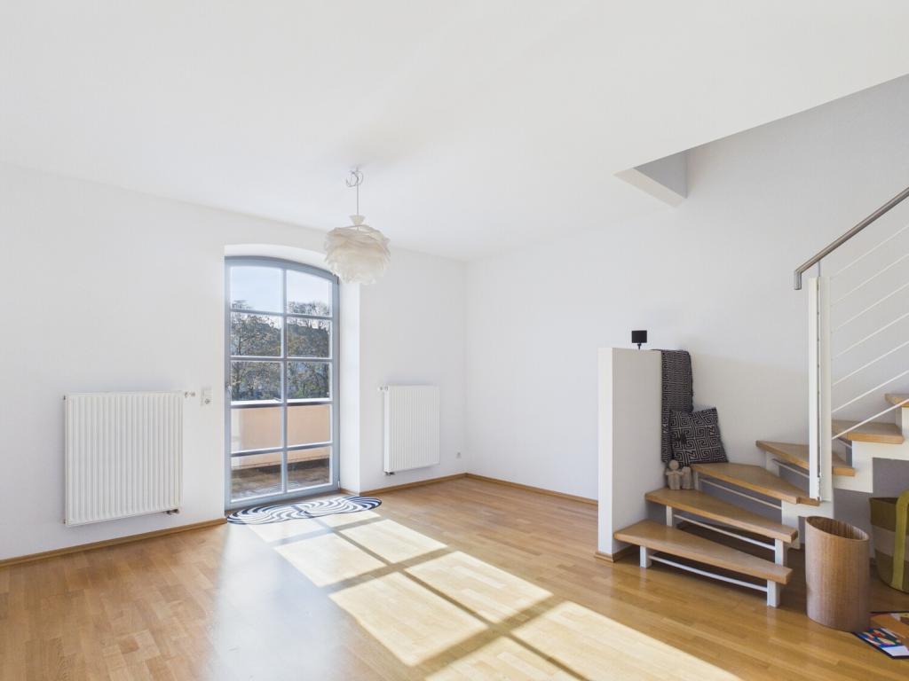 Erba Insel, zu Vermieten ist eine gepflegte moderne 2-Zimmer-Maisonette-Wohnung mit Küche und eigenem Parkplatz - Photo 2
