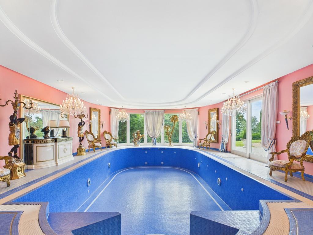 Schwimmhalle