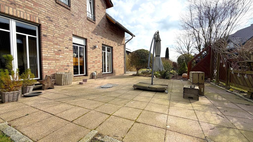 Junges Einfamilienhaus mit großzügigem Garten und jeder Menge Platz - Foto 1