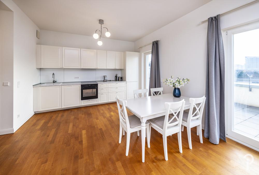 Wohnen in hochwertigem Ambiente mit internationalem Flair. Möblierte 2 Zimmer-Dachterrassen-Wohnung - Photo 5
