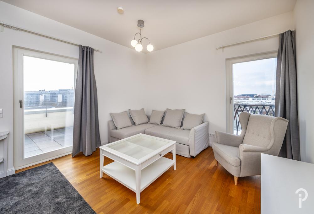 Wohnen in hochwertigem Ambiente mit internationalem Flair. Möblierte 2 Zimmer-Dachterrassen-Wohnung - Photo 1