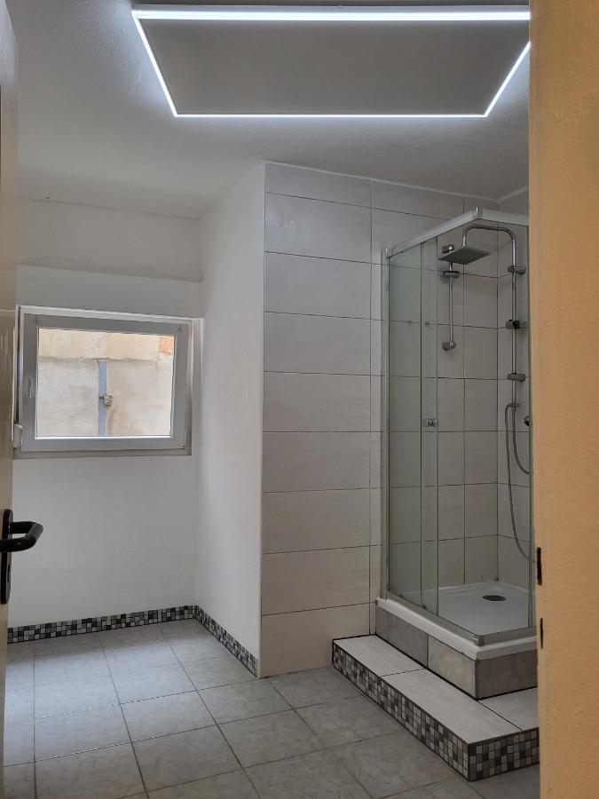 Charmante 2-Raum-Wohnung mit modernem Bad und offenem Wohnbereich zu vermieten - Foto 2