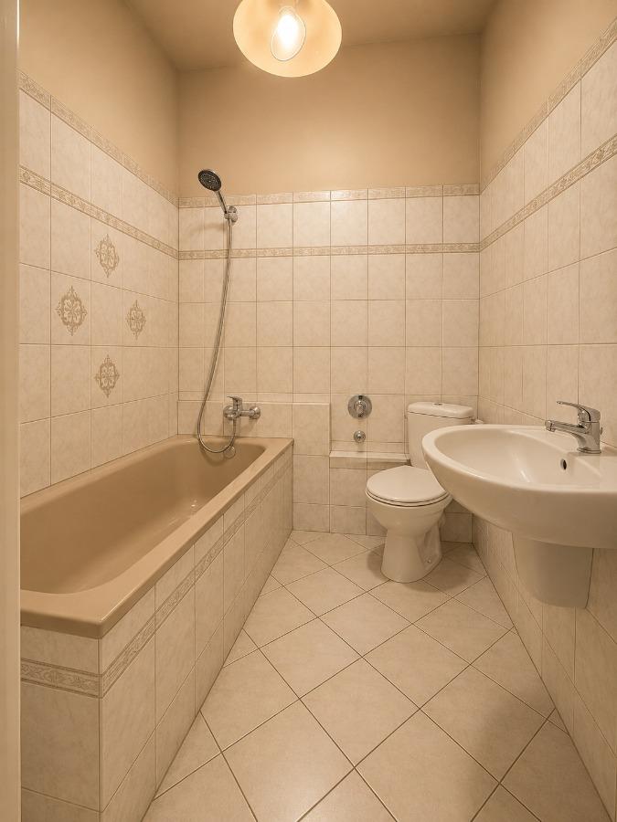 Großzügige 5-Zimmer-Wohnung mit Balkon in Eisenberg - Foto 2