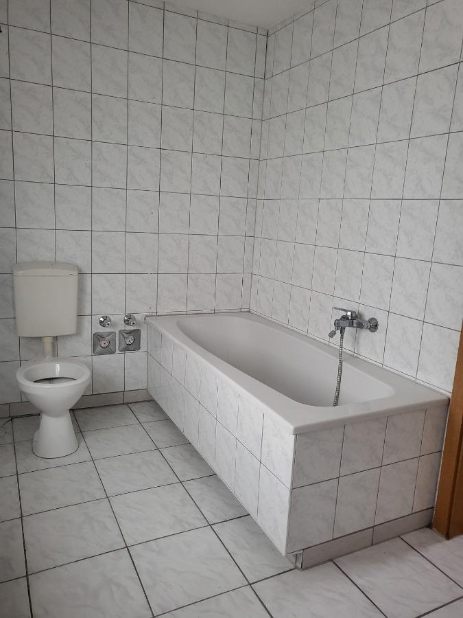 Dachgeschosswohnung in Bad Klosterlausnitz zu vermieten. - Foto 3