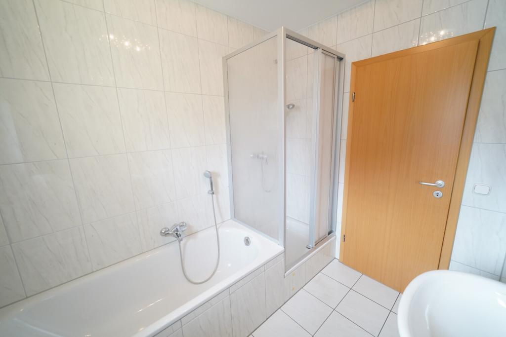 Großzügige und sonnige 4-Zimmer Wohnung in ruhiger Lage mit Blick ins Grüne - Foto 2