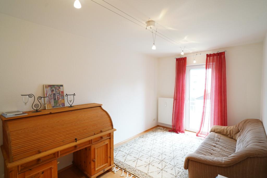 Großzügige und sonnige 4-Zimmer Wohnung in ruhiger Lage mit Blick ins Grüne - Foto 1