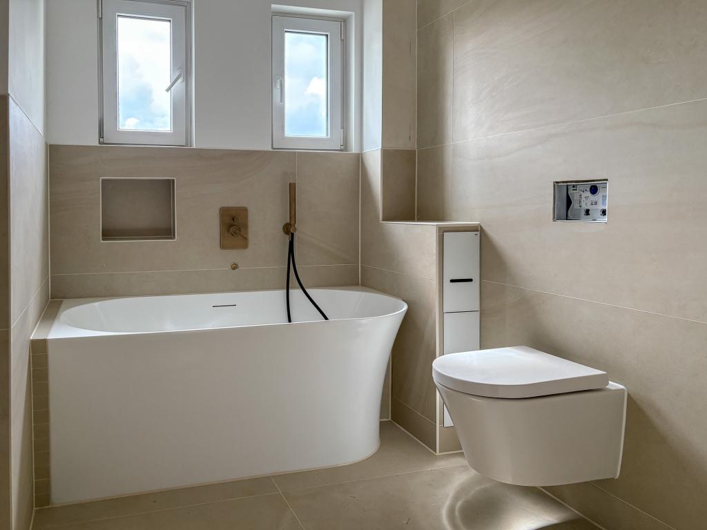 ++ Luxuriös sanierte 4-Zimmer-Wohnung in Traumlage Kalbach-Riedberg ++ - Photo 2
