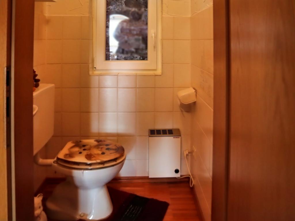 separates WC
