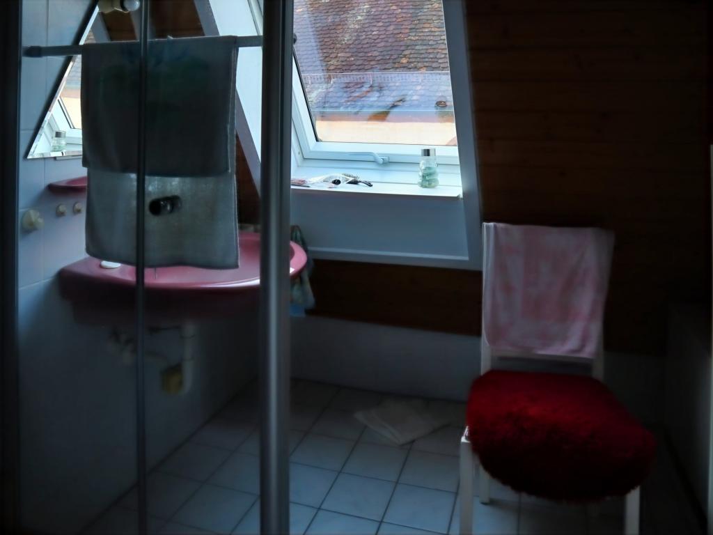 Bad mit Dusche im DG