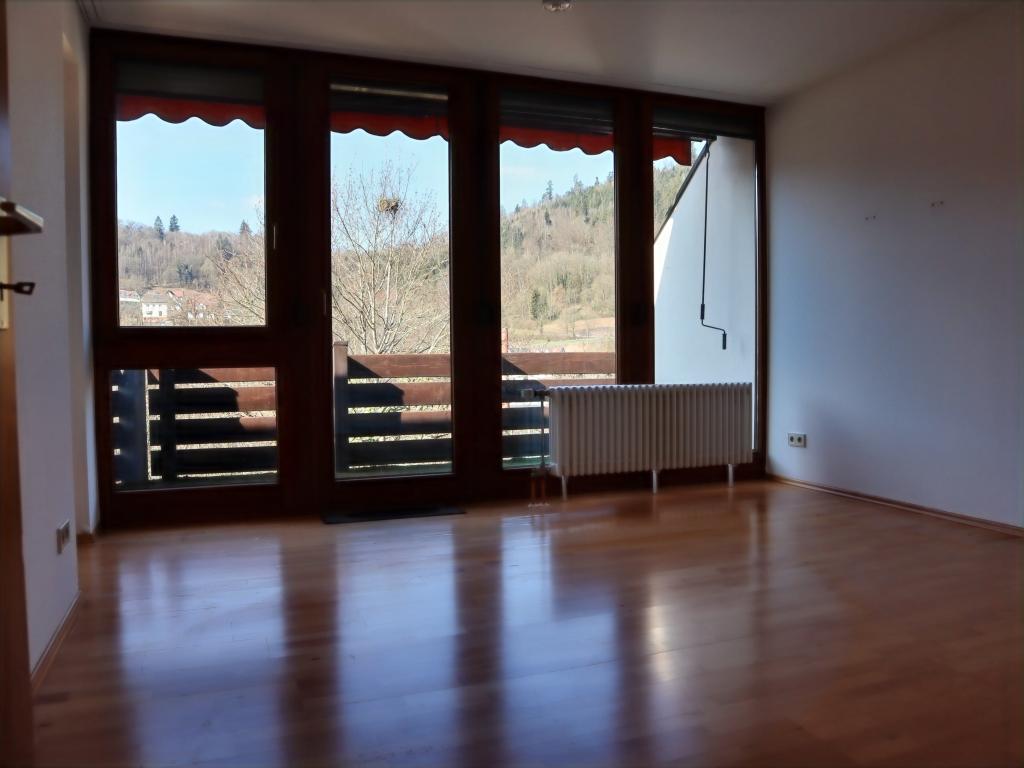Schlafzimmer mit Zugang zum Balkon
