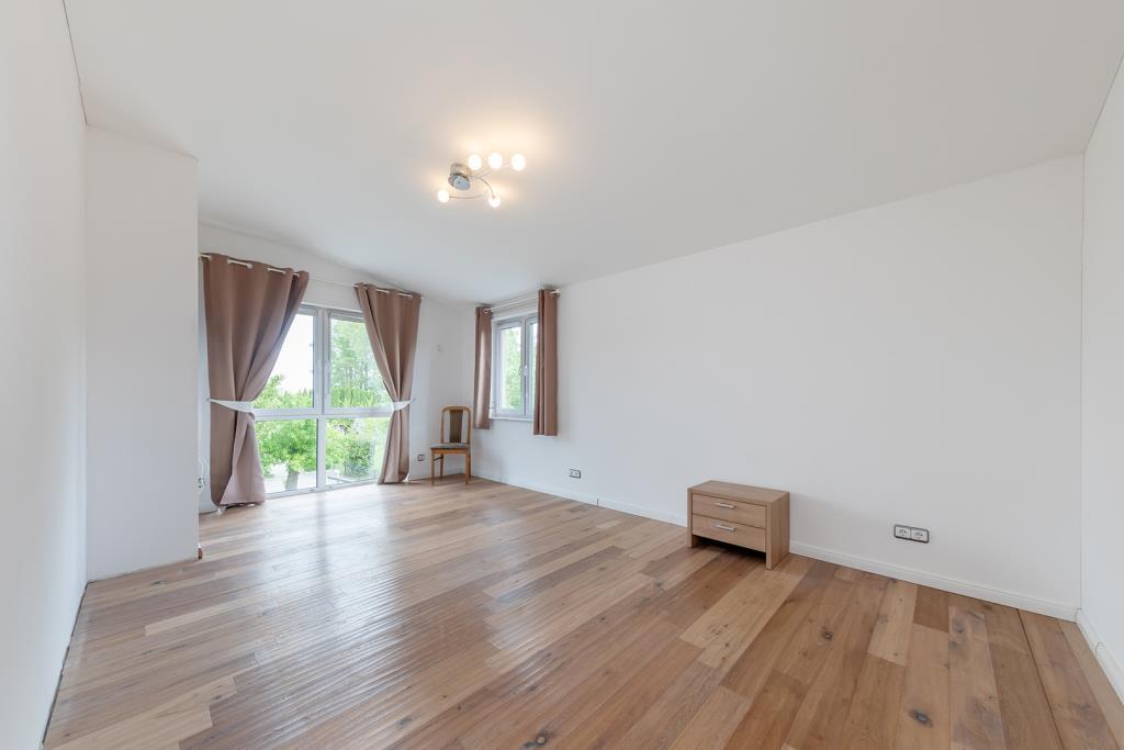 Lichterfülltes Schlafzimmer