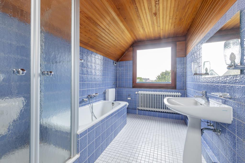 Vollbad mit separater Dusche