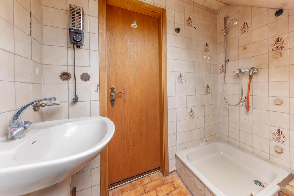 … Duschbad im Dachgeschoss.