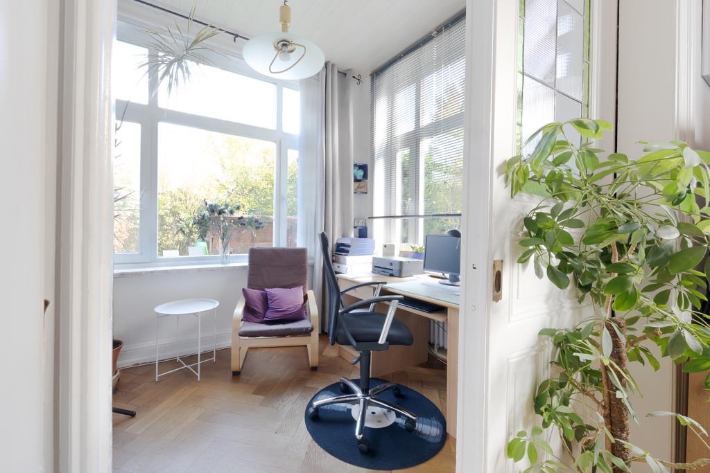 Praktisches Arbeitszimmer