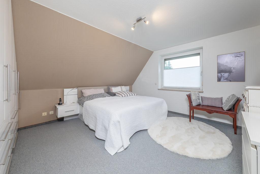 Geräumiges Schlafzimmer