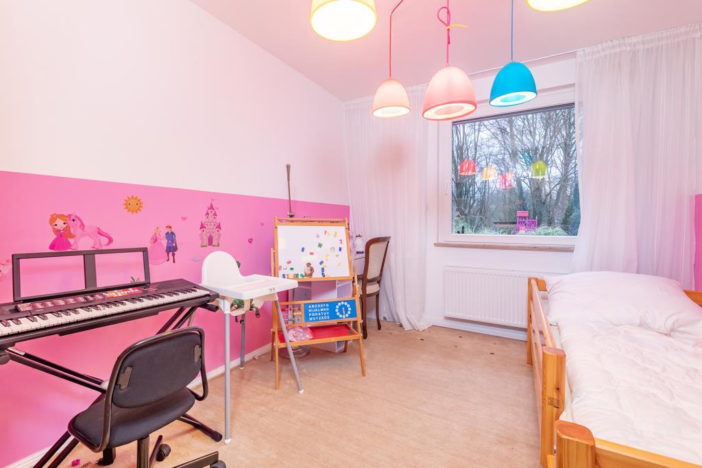 Lichterfülltes Kinderzimmer