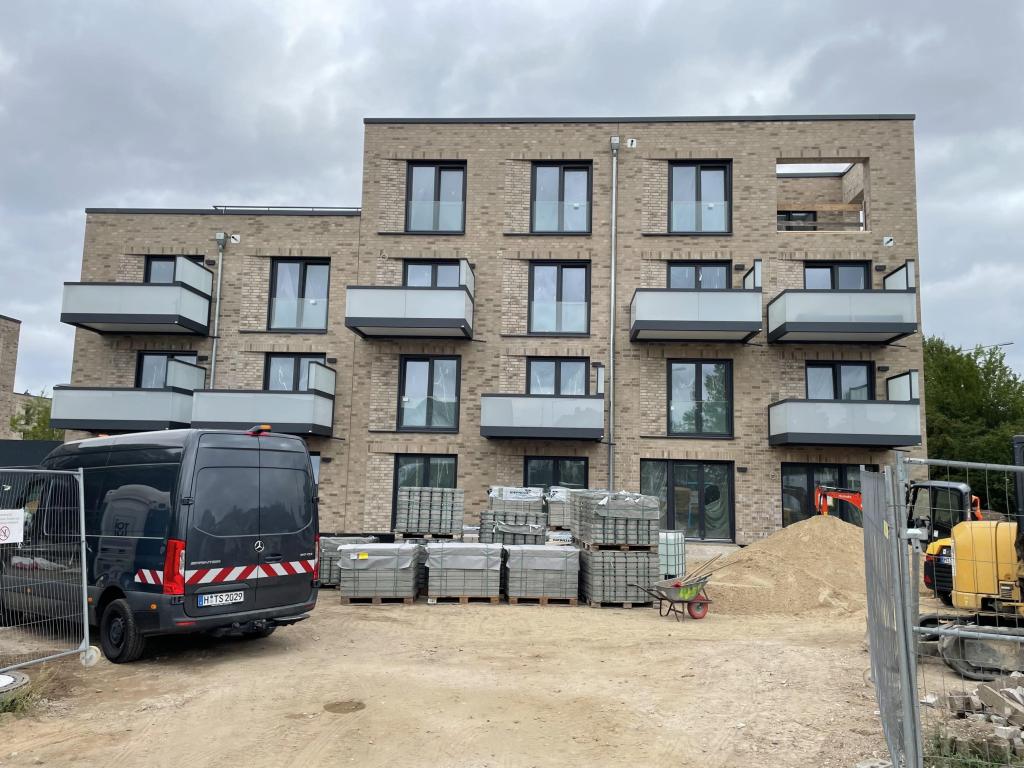 Erstbezug: Moderne 2-Zimmer-Wohnung im 2. OG mit Balkon, Einbauküche & Fußbodenheizung auf 66,5 m² - Jetzt schnell sein! - Photo 2