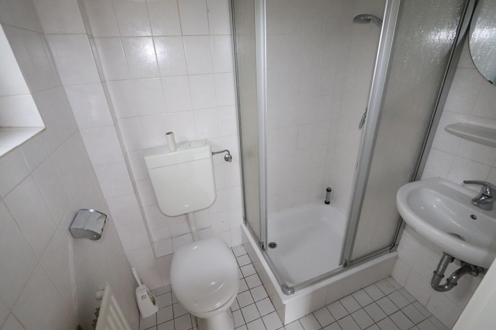 G-WC mit Dusche
