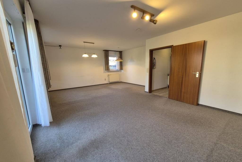 Wohnzimmer und Esszimmer