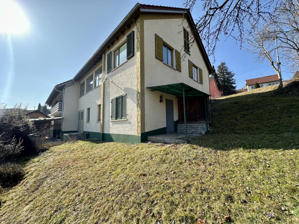 Garten und Hausansicht