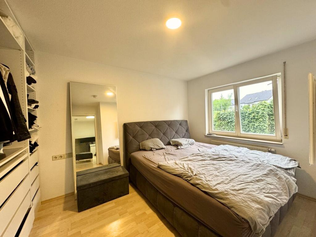 2-Zimmerwohnung mit Balkon, Einbauküche und 2 Stellplätzen - Photo 1